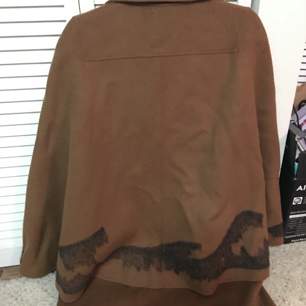 Initial Wool Cape - Picture 2 of 3